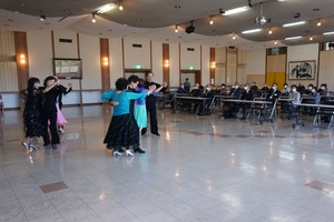 しらかば大学ナウマン校大学祭のダンス披露の様子