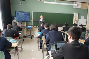 忠類中学校での出前講座の様子 その1