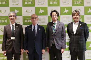 十勝スカイアーススポーツが来庁した際の記念写真