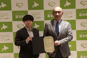 幕別町応援大使委嘱状を交付した際の記念写真
