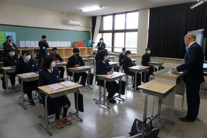 忠類中学校での出前授業の様子 その1