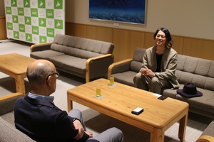 幕別町応援大使中村大史さんとの懇談の様子