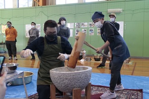 途別小学校「もちつき集会」の様子 その2
