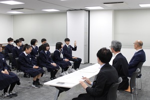 令和5年度幕別町中学生・高校生海外研修派遣事業の帰町報告の様子 その1