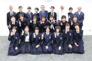 令和5年度幕別町中学生・高校生海外研修派遣事業の帰町報告の様子 その2