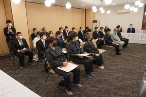 2024年度永年勤続商工従業員表彰式の参加者が着席している様子