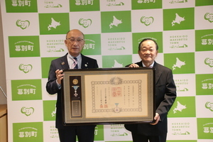 叙勲を伝達した際の記念写真 その2