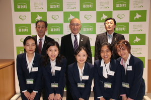 ベトナムからの技能実習生が訪問された際の記念写真