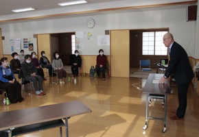 老人クラブ新年会でのまちづくり講話の様子 その2