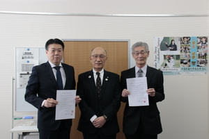 幕別清陵高校とNPO法人幕別札内スポーツクラブの包括連携協定記念写真