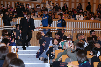 幕別町百年記念ホールでのトークショー