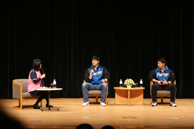 安村真理さん司会で終始盛り上がったトークショー