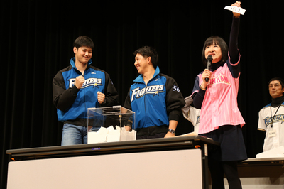 応援大使のサイン入りグッズなどが当たる大抽選会