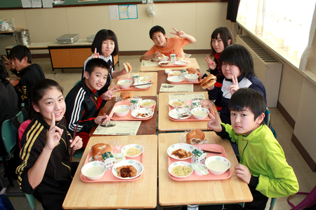 忠類中学校・市川給食
